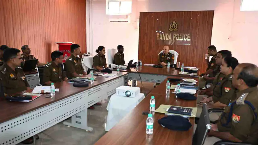 कानून व्यवस्था सुदृढ़ करने के लिए ADG प्रयागराज ने कसी कमर, बांदा में ली अपराध समीक्षा बैठक
