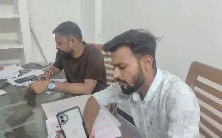 "मरौली खण्ड 6 ने बांटी खैरात, पत्रकारों से इंद्रा नगर प्रदूषण नियंत्रण बोर्ड की गली में मुलाकात"....