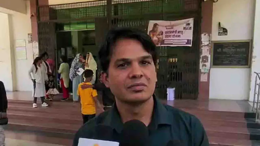 एफआईआर और निलंबन के विरोध मे डाक्टर विनीत सिंह पटेल का धरना...